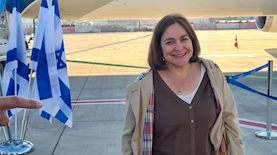 קרולין גליק ליד כנף ציון, צילום: חשבון הטוויטר Caroline Glick